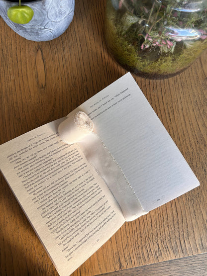 ✨ Marque-pages personnalisables – Gravure dorée & nœud en popeline de soie