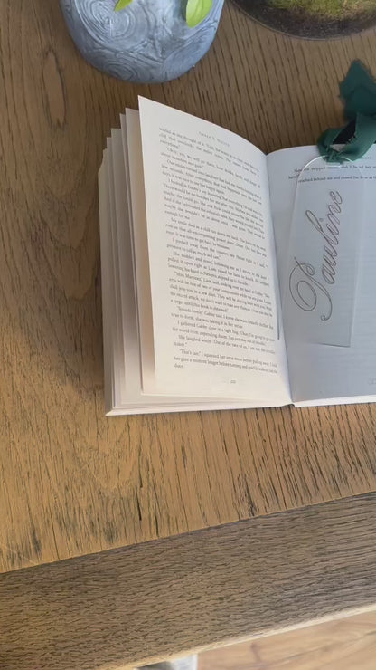 ✨ Marque-pages personnalisables – Gravure dorée & nœud en popeline de soie